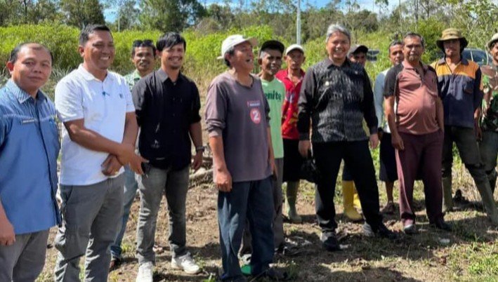 wabup taput tinjau pembangunan jaringan listrik di bahal batu ii
