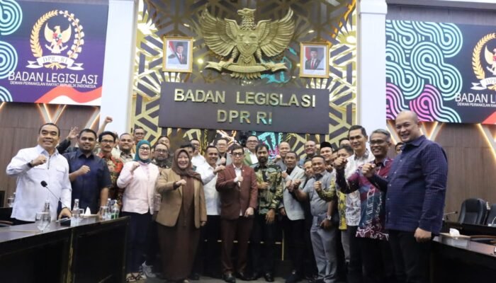 revisi uupa dibahas di dpr ri, gubernur aceh hadiri rdp banleg