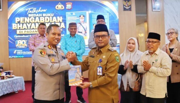 kapolres sidimpuan dorong penguatan hukum adat lewat bedah buku
