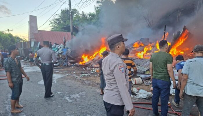 gudang botot di sidimpuan terbakar, kerugian sekira rp200 juta