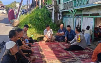 kapolsek kerajaan dan personel polsek melayat ke rumah duka warga di pakpak bharat