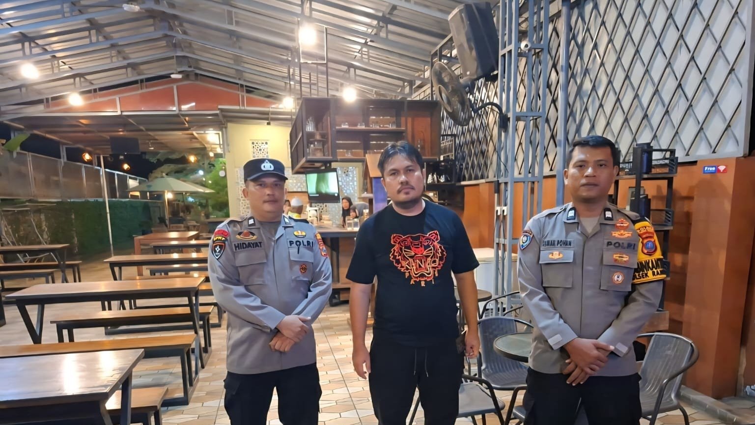 respons laporan warga, polisi datangi lokasi keributan di kafe tebing tinggi
