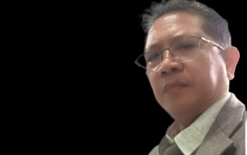 namun aksi yang semula berlangsung damai berubah menjadi bentrokan berdarah antara polisi dan buruh setelah terjadi ledakan bom yang menewaskan beberapa polisi, hingga memicu penangkapan massal terhadap aktivis buruh. peristiwa ini dikenal juga dengan nama tragedi haymarket.