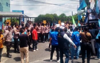 Kanwil djp sumut ii sarat masalah, bahkan hak pekerja pun tak diberi kantor wilayah (kanwil) direktorat jenderal pajak (djp) sumatera utara (sumut) ii di kota pematangsiantar diduga sarat akan masalah. bahkan hak pekerja non asn disebut tidak diberikan.