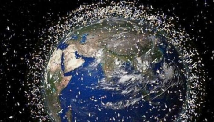 roket spacex falcon 9 diperkirakan tabrak bulan, picu kekhawatiran sampah antariksa
