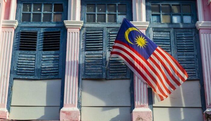 sistem imigrasi malaysia lumpuh 5 jam, puluhan ribu pelancong terjebak di perbatasan singapura