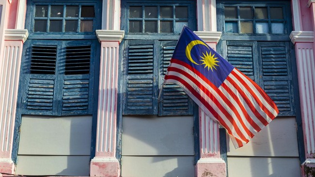 sistem imigrasi malaysia lumpuh 5 jam, puluhan ribu pelancong terjebak di perbatasan singapura