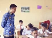 Guru non-asn full senyum! Kemendikdasmen cairkan tunjangan rp2 juta per bulan guru non-asn full senyum! kemendikdasmen cairkan tunjangan rp2 juta per bulan