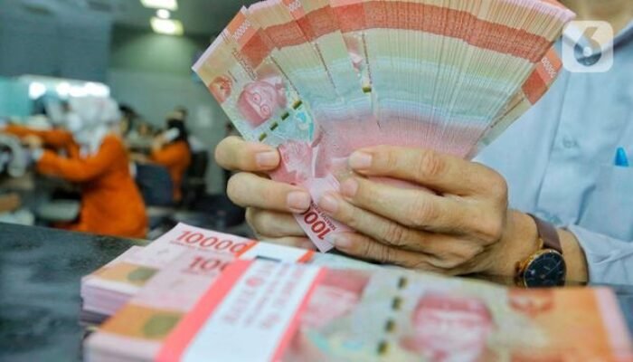 rupiah hampir tembus rp18.000, dipicu lonjakan harga minyak dunia