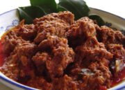 10 jajanan kaki lima indonesia terbaik versi tasteatlas, ada rendang dan sate