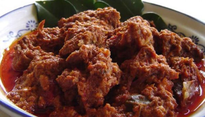 10 jajanan kaki lima indonesia terbaik versi tasteatlas, ada rendang dan sate