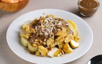 tahu tek bu ati jember, kuliner murah meriah yang selalu diburu pembeli