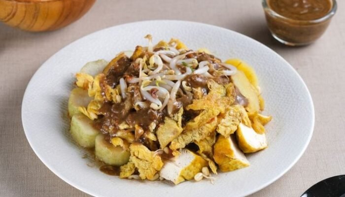 tahu tek bu ati jember, kuliner murah meriah yang selalu diburu pembeli