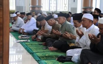kapolda aceh salat iduladha di masjid raya baiturrahman dan serahkan sapi kurban