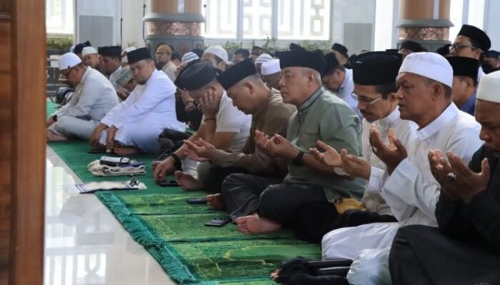 kapolda aceh salat iduladha di masjid raya baiturrahman dan serahkan sapi kurban