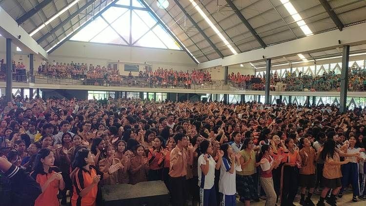 ribuan pemuda dan pelajar padati kkr akbar ‘raise up the next generation’ di simalungun