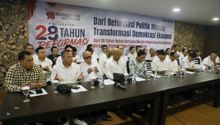 28 tahun reformasi: kilas balik lengsernya soeharto dan lahirnya era baru indonesia