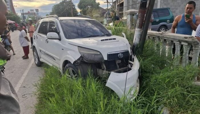 kakek 68 tahun tewas ditabrak mobil terios saat menyeberang jalan di balige