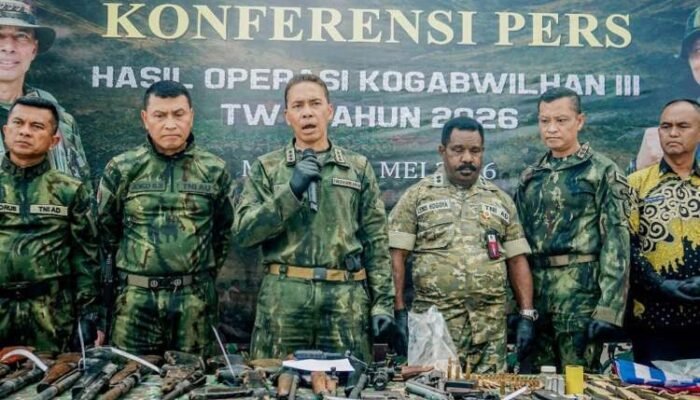 tni klaim lumpuhkan 12 tokoh opm di papua, senjata dan amunisi disita