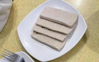 dange, kuliner khas palopo berbahan sagu yang masih bertahan hingga kini