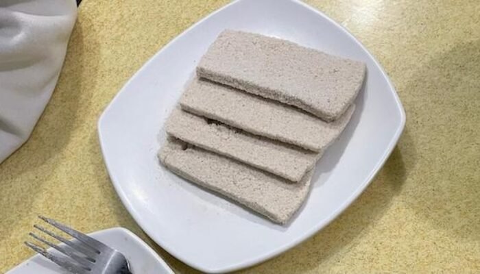 dange, kuliner khas palopo berbahan sagu yang masih bertahan hingga kini