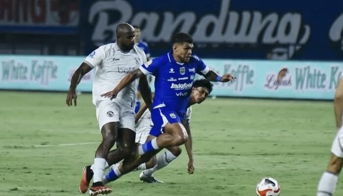 persib bandung unggul cepat, tahan psim 1-0 di babak pertama liga super