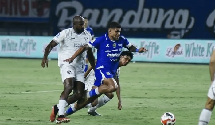 persib bandung unggul cepat, tahan psim 1-0 di babak pertama liga super