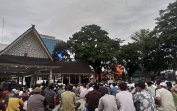 Ribuan warga tumpah ruah di lapangan adam malik, rayakan idul adha 1447 h penuh kebersamaan ribuan warga tumpah ruah di lapangan adam malik, rayakan idul adha 1447 h penuh kebersamaan