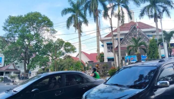 asn di pematangsiantar diduga kerap tidak bayar parkir di kawasan taman bunga