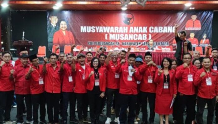 jimmi limhoet tambunan lantik pengurus badan, sayap dan satgas pdip taput