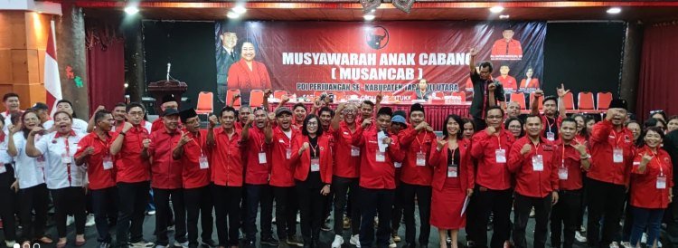 jimmi limhoet tambunan lantik pengurus badan, sayap dan satgas pdip taput
