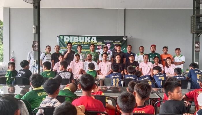 legimin raharjo dan iksan chan motivasi siswa akademi sepak bola di medan