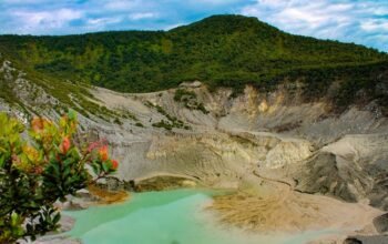 Enam tempat wisata legendaris di jawa barat yang penuh cerita rakyat dan mitos enam tempat wisata legendaris di jawa barat yang penuh cerita rakyat dan mitos