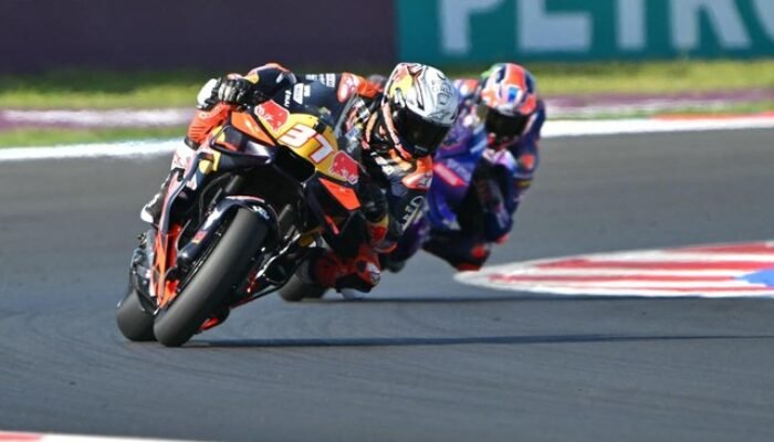 pedro acosta rebut pole motogp catalunya 2026, veda ega tembus 13 besar moto3