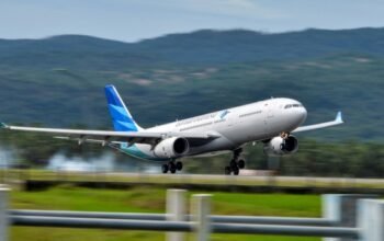 pesawat garuda mendadak holding 4,5 jam di india, ternyata ini penyebabnya
