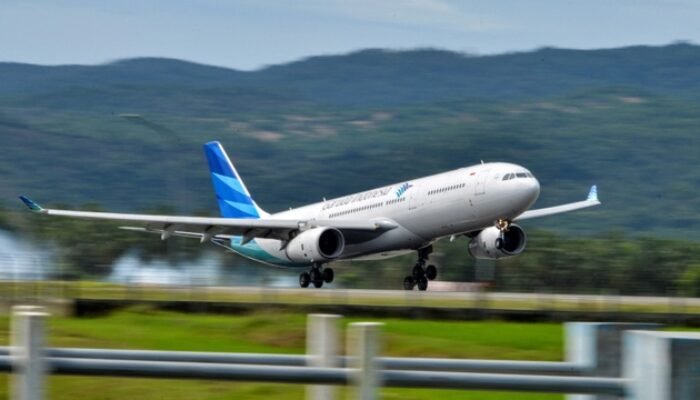 pesawat garuda mendadak holding 4,5 jam di india, ternyata ini penyebabnya