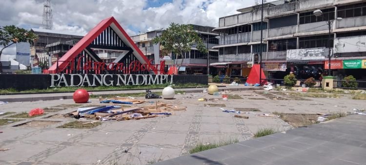 usai pesta tapanuli 2026, alaman bolak padangsidimpuan dipenuhi sampah