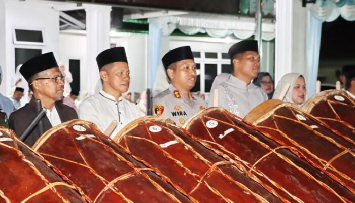 ribuan warga padati takbiran iduladha di padangsidimpuan, polisi siaga penuh
