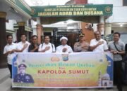 kapolda sumut serahkan sapi kurban 600 kg ke persulukan babussalam simalungun