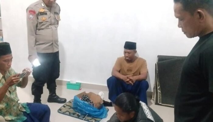 diduga jadi sarang narkoba, gubuk di laut tador dibakar warga batu bara