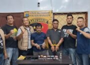 digerebek tengah malam, bandar sabu di gunung malela ditangkap polisi