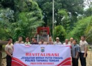 jembatan rusak pascabencana, polisi dan warga gotong royong bangun akses penghubung di tapteng