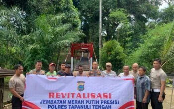 jembatan rusak pascabencana, polisi dan warga gotong royong bangun akses penghubung di tapteng