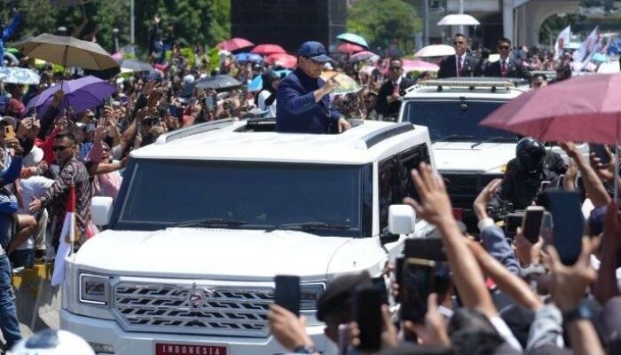 prabowo pakai mobil maung di ktt asean filipina, menlu sebut kebanggaan indonesia