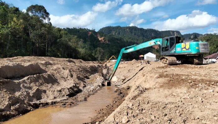 proyek pengendalian banjir tukka capai 10 persen, target rampung oktober 2026