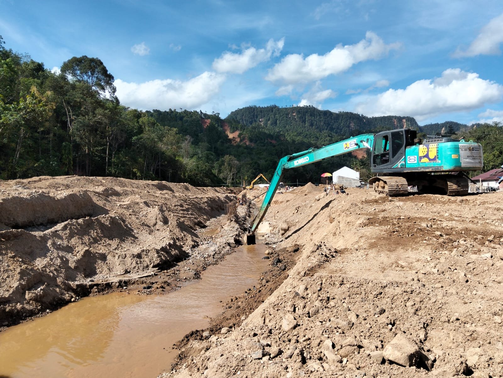 proyek pengendalian banjir tukka capai 10 persen, target rampung oktober 2026