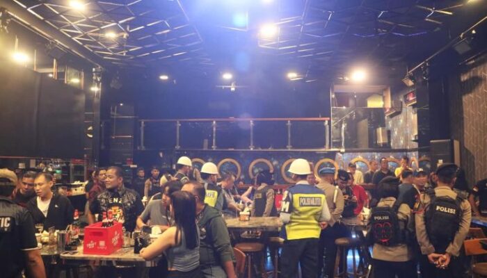 pengunjung thm di medan mendadak dites urine saat razia gabungan polda sumut