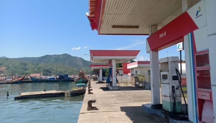 nelayan tapteng menjerit, kekosongan pejabat dkp hambat pembelian bbm subsidi