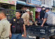 satpol pp dairi turun tangan, pkl bandel di pasar sidikalang ditertibkan