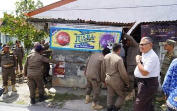 pemkab toba tertibkan pedagang di jalan gereja balige, puluhan lapak dibongkar